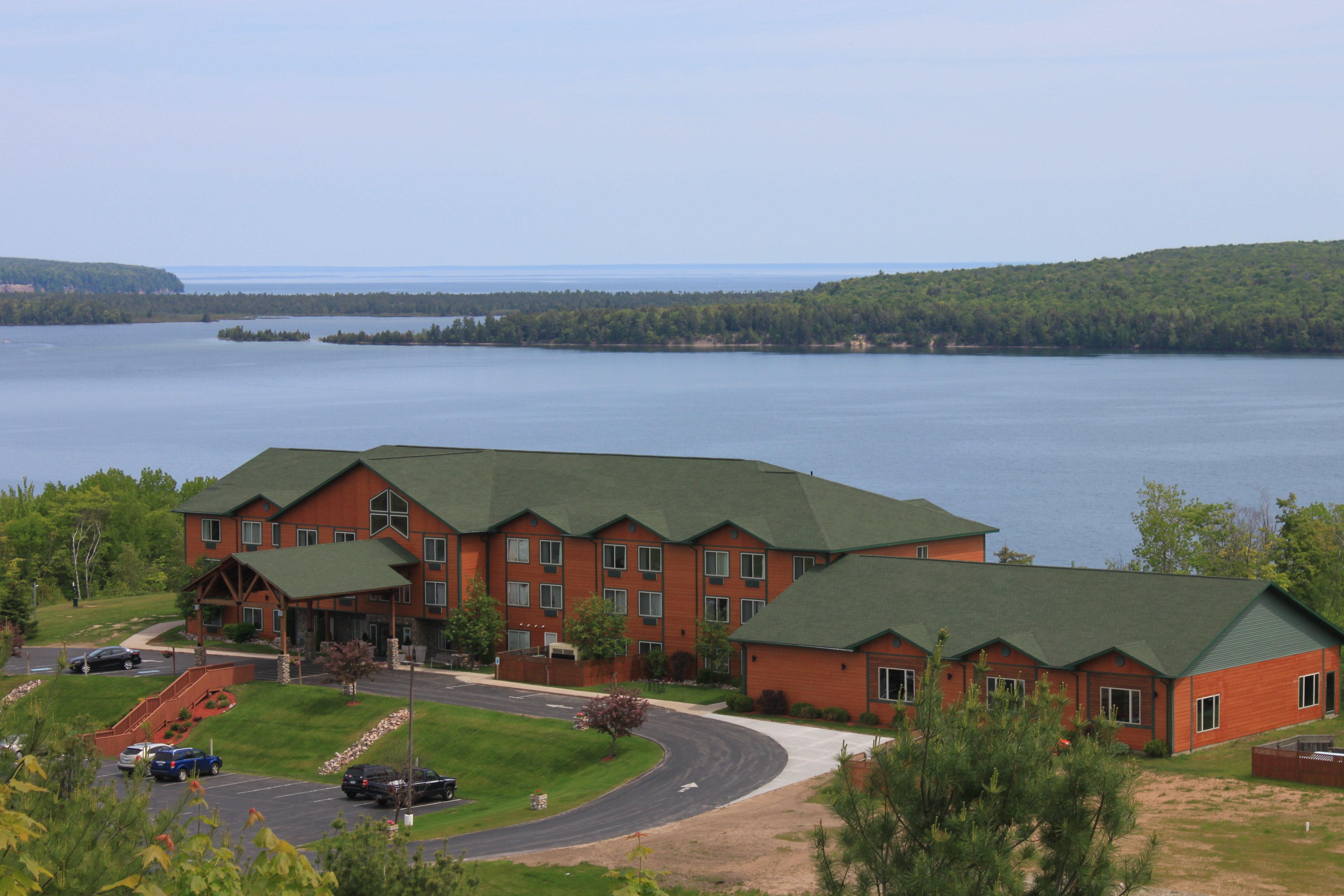 Holiday Inn Express Munising-Lakeview, An Ihg Hotel Εξωτερικό φωτογραφία