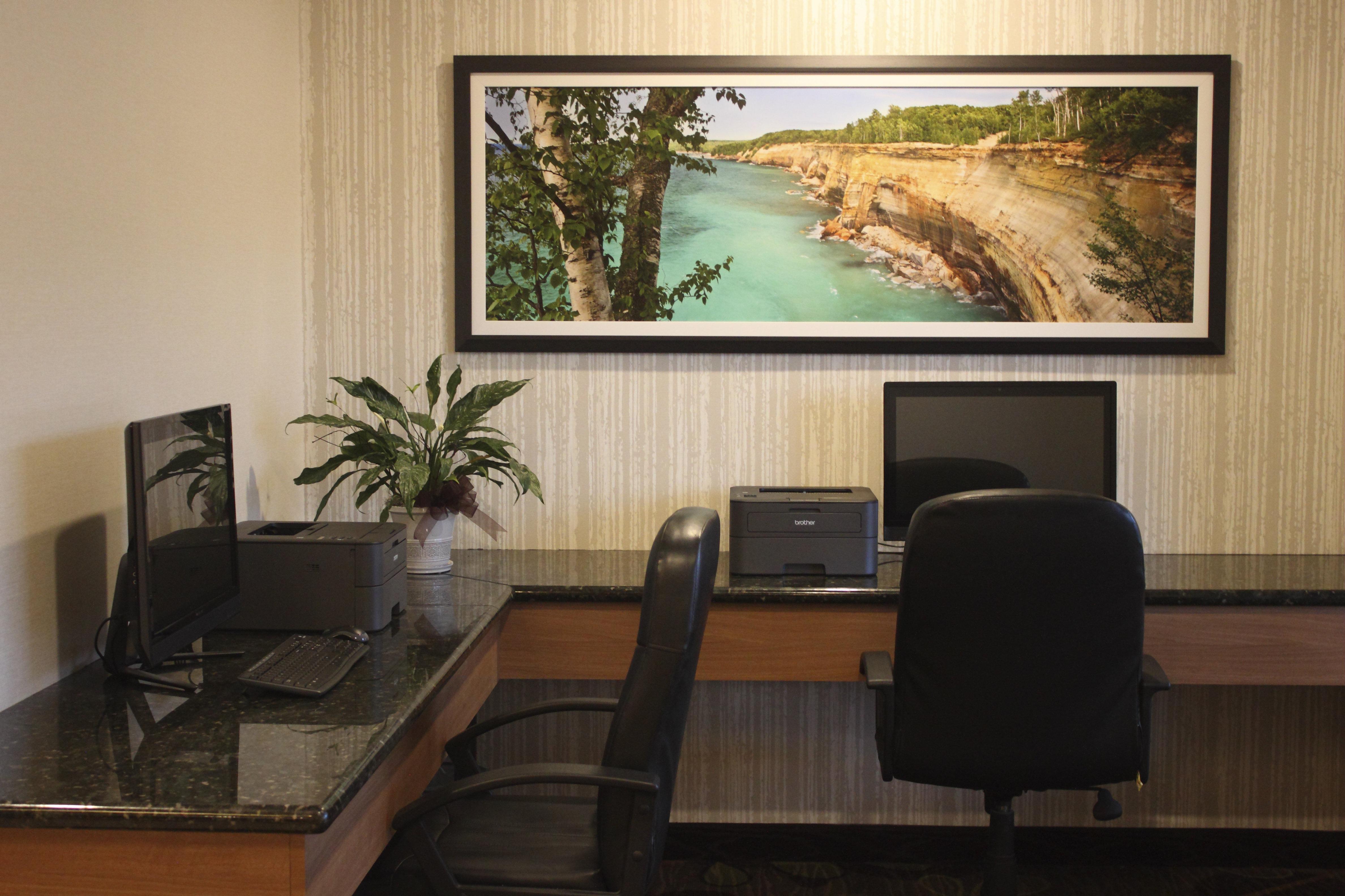 Holiday Inn Express Munising-Lakeview, An Ihg Hotel Εξωτερικό φωτογραφία