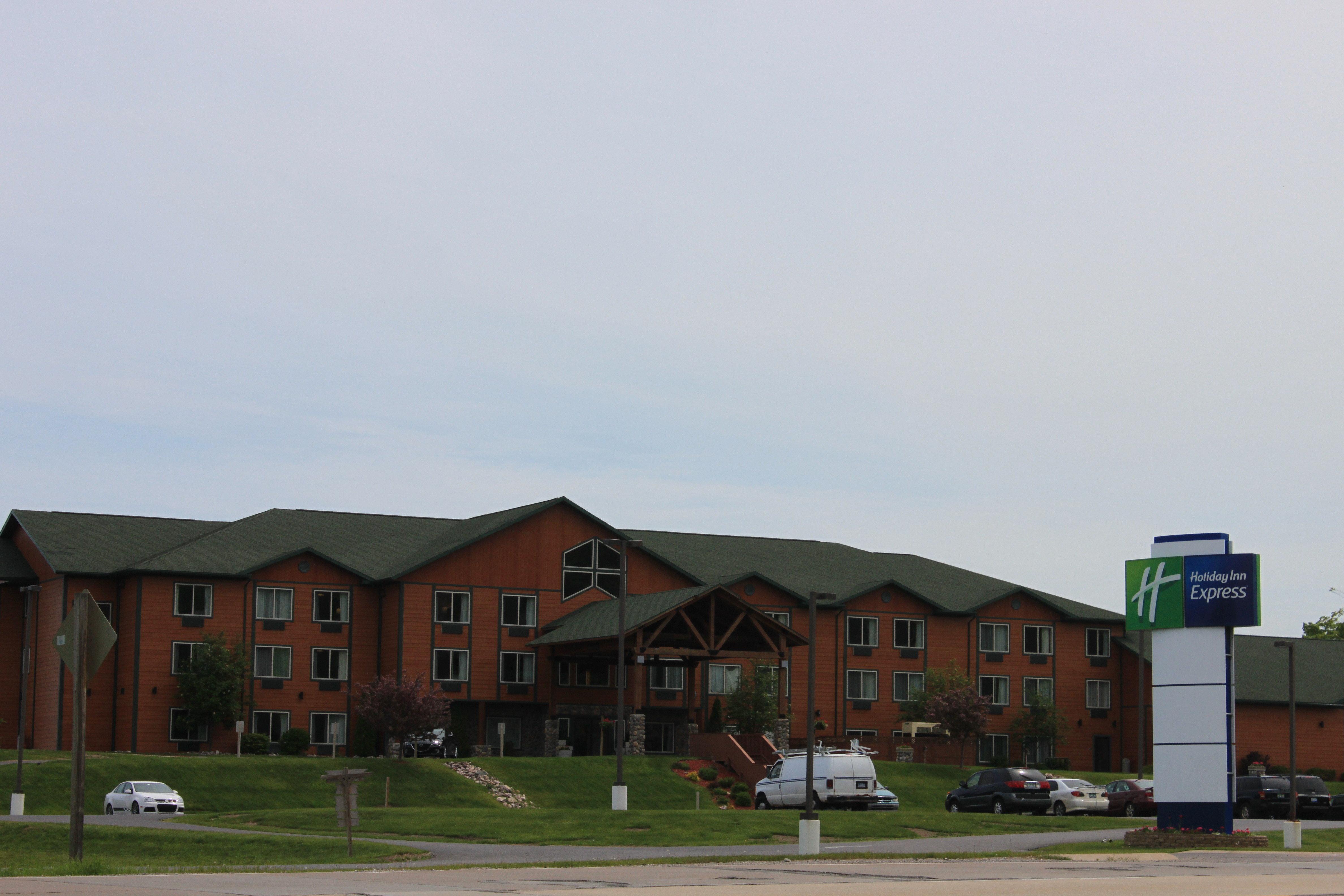 Holiday Inn Express Munising-Lakeview, An Ihg Hotel Εξωτερικό φωτογραφία