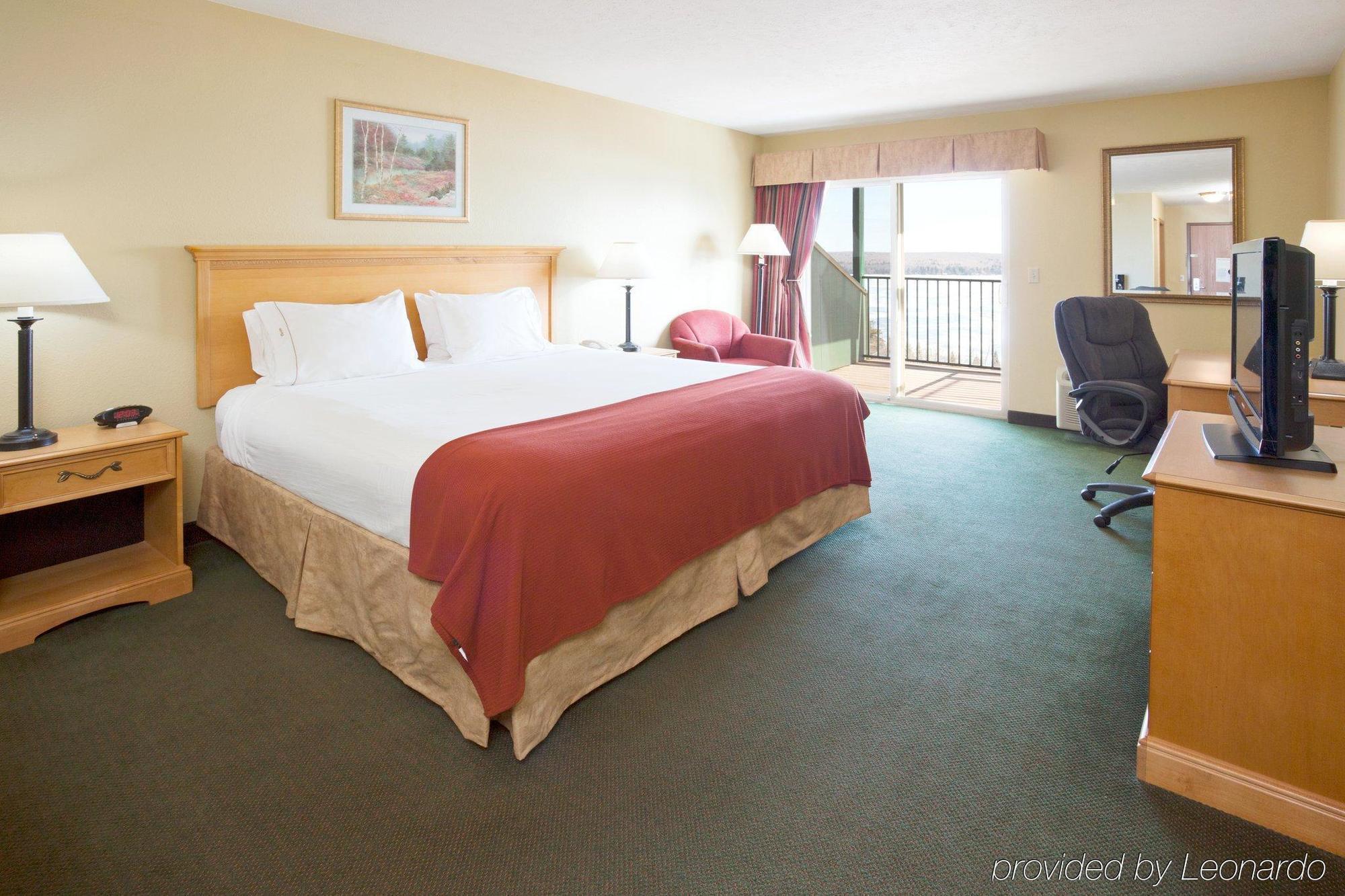 Holiday Inn Express Munising-Lakeview, An Ihg Hotel Δωμάτιο φωτογραφία