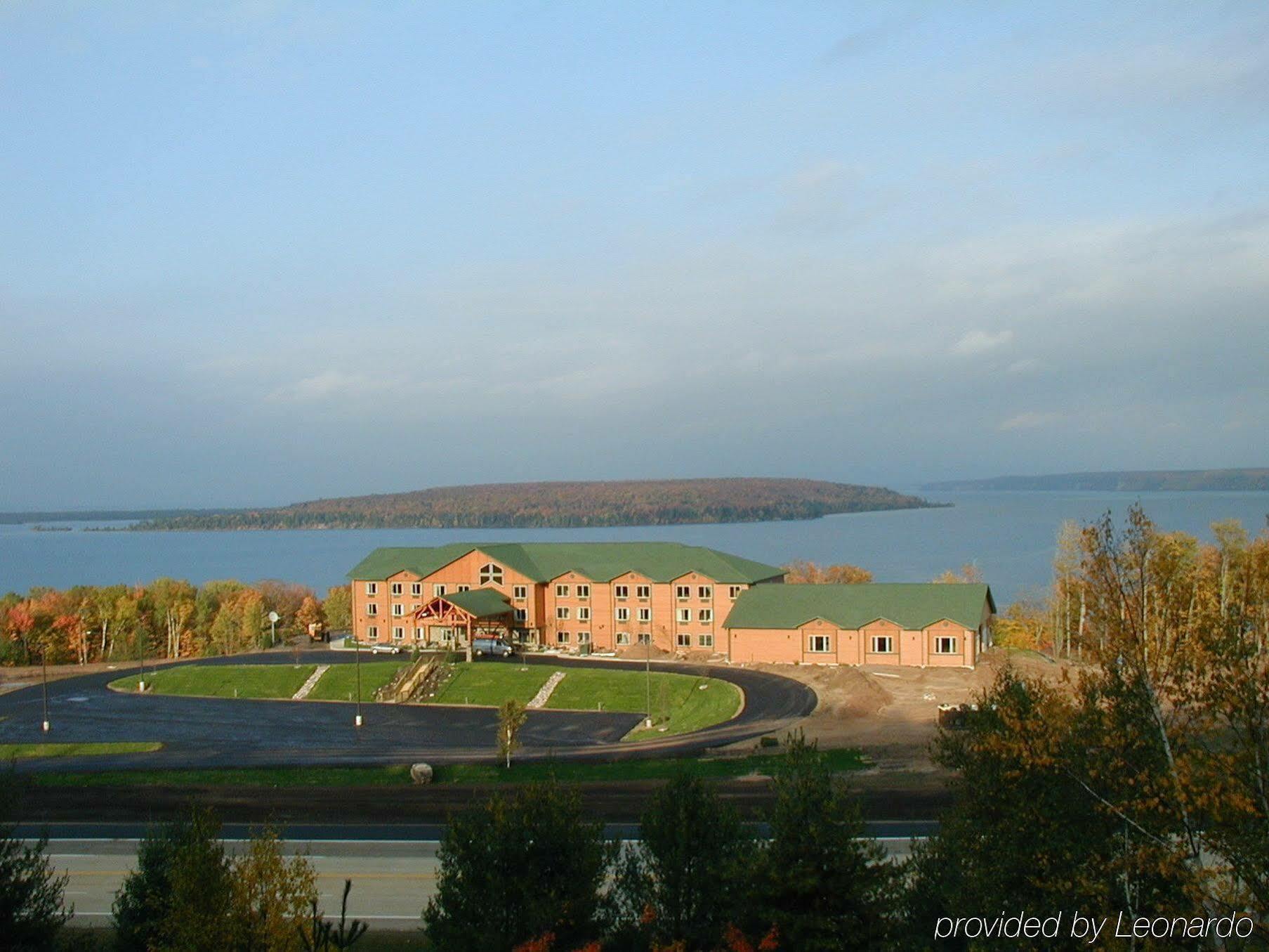 Holiday Inn Express Munising-Lakeview, An Ihg Hotel Εξωτερικό φωτογραφία